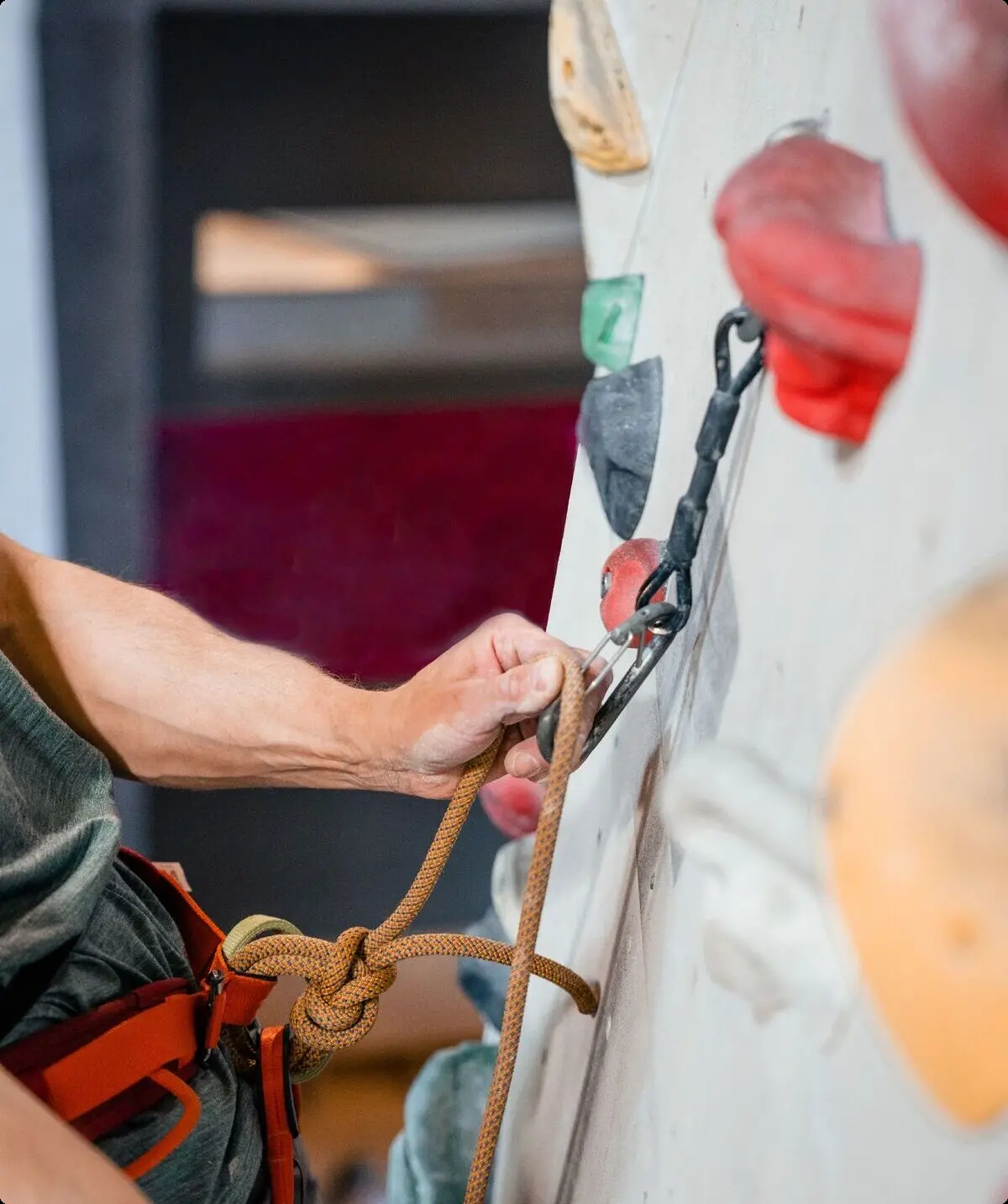 Zoom an einer Kletterwand | © DAV / Marisa Koch