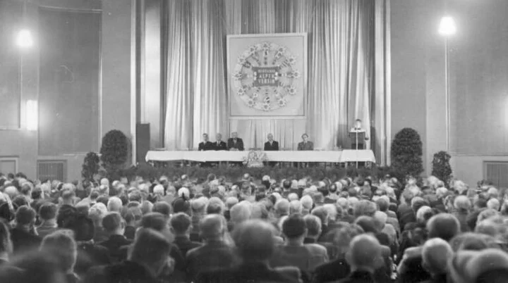 © DAV-Archiv Die Delegierten stimmen ab auf der Hauptversammlung 1950 in Würzburg. | © DAV-Archiv