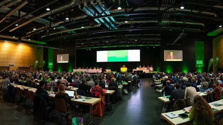 Das Plenum der DAV-Hauptversammlung in Passau | © DAV/Julian Rohn