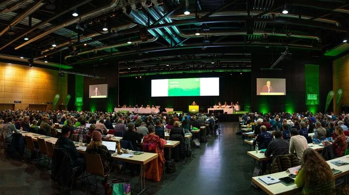 Das Plenum der DAV-Hauptversammlung in Passau | © DAV/Julian Rohn